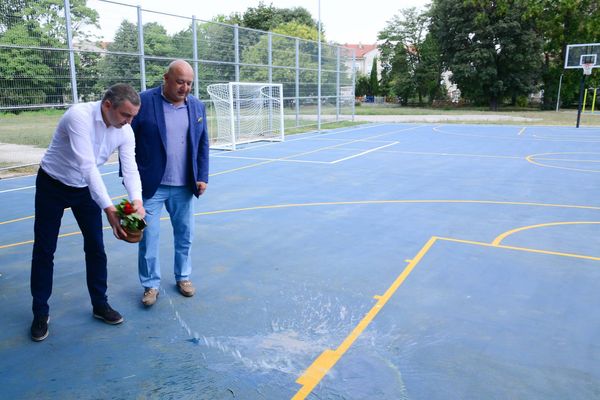 Нова площадка събира спортуващи в двора на ОУ Христо Ботев