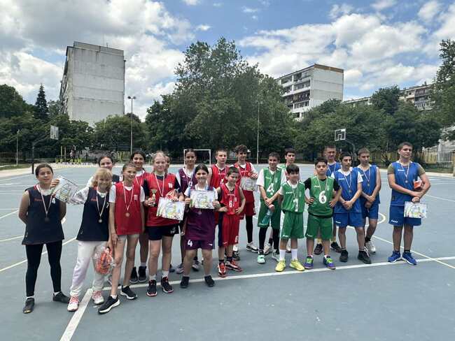 Наградиха победителите в турнира по баскетбол 3x3 от Ученическа купа Варна 2025